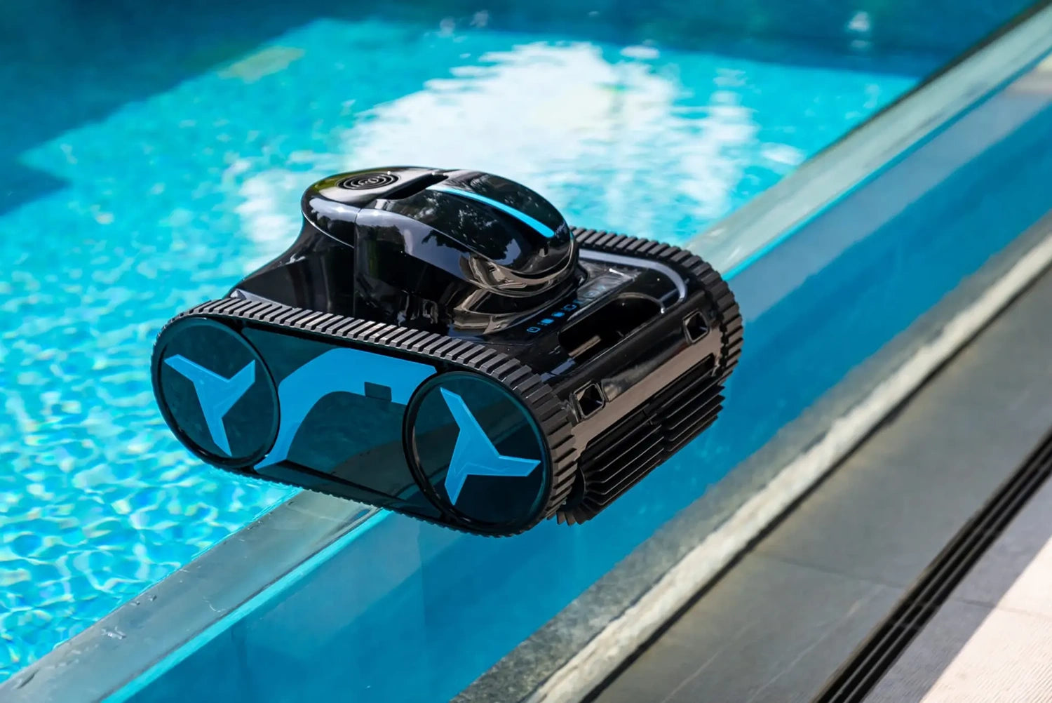 Aquaforte M60 Akkumulátoros medencetisztító robot